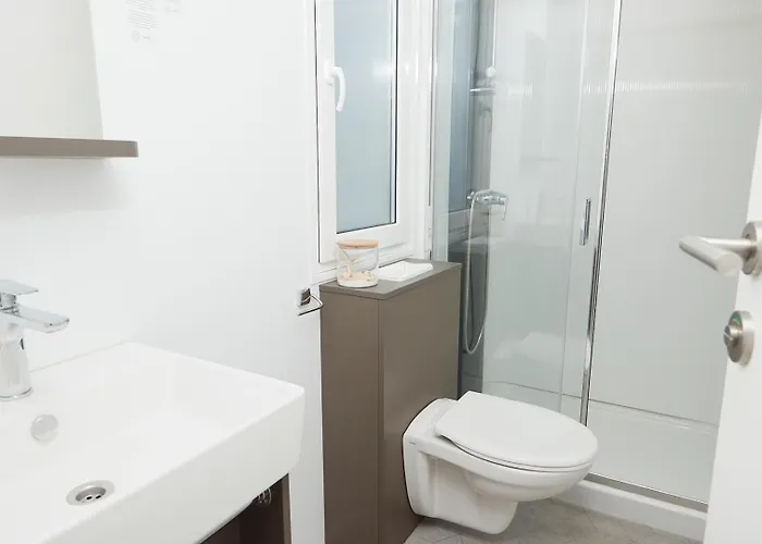 Luxury Homes *